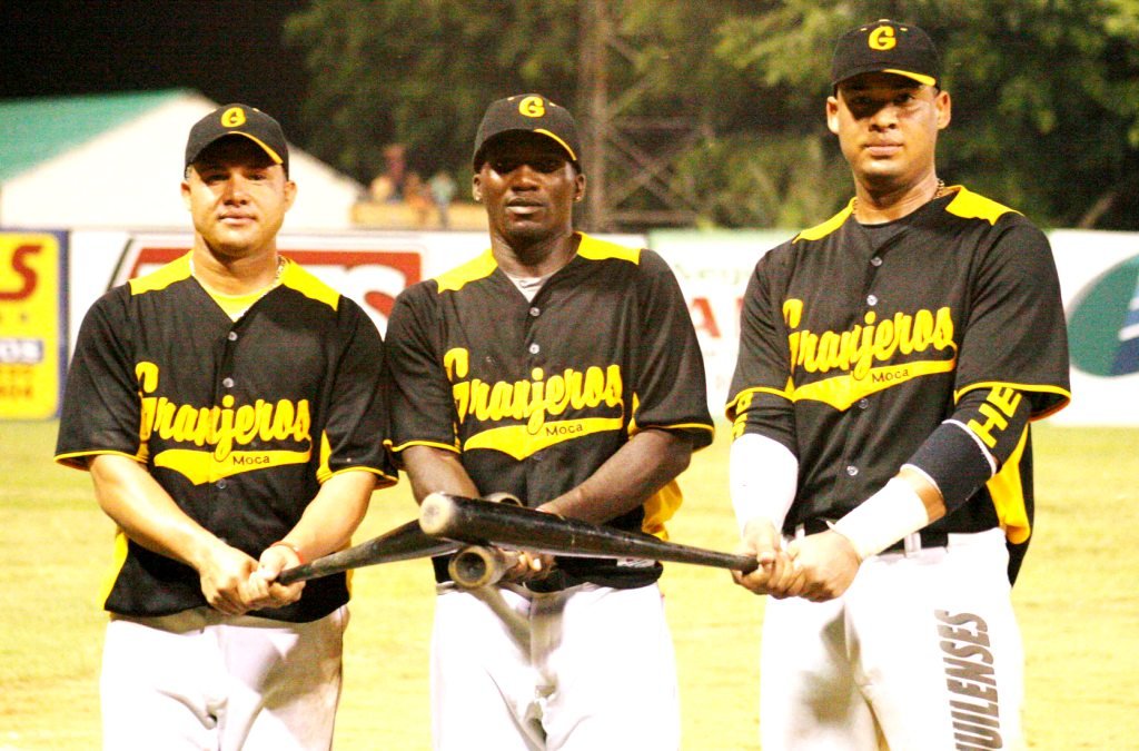 Argenis Reyes, Josmany Guerra y Juan Cabrera artillería pesada de los Granjeros de Moca